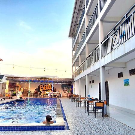 Vang Vieng Backpackers Hostel Dış mekan fotoğraf