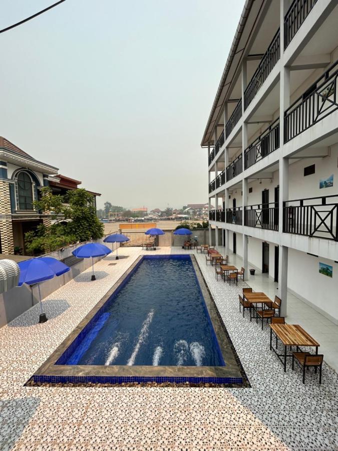 Vang Vieng Backpackers Hostel Dış mekan fotoğraf