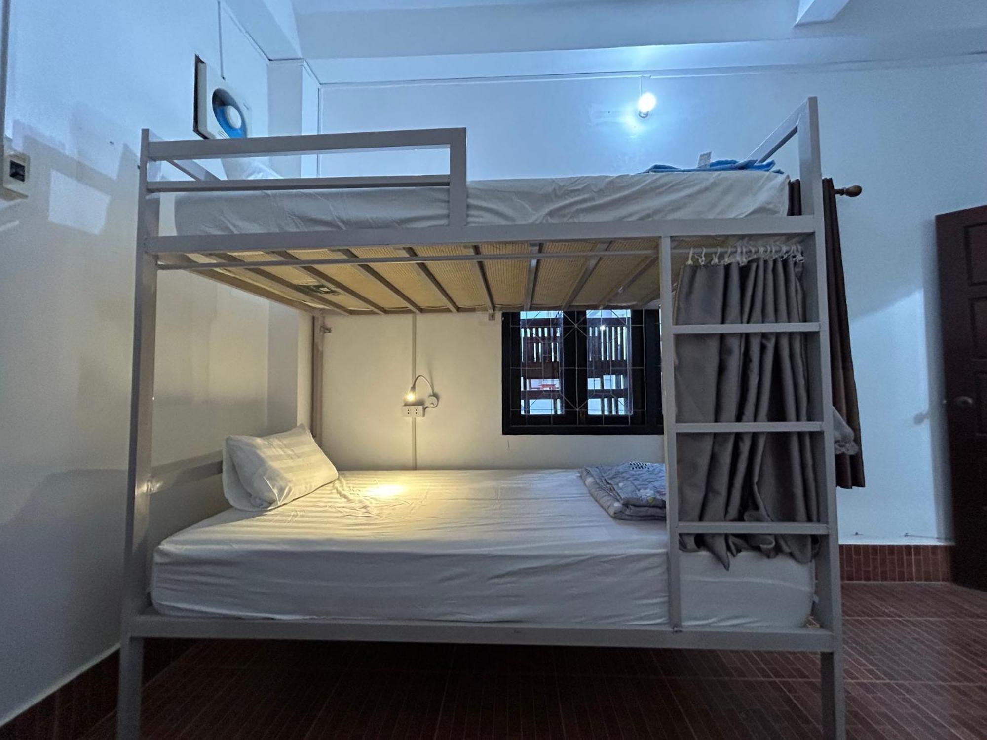 Vang Vieng Backpackers Hostel Dış mekan fotoğraf