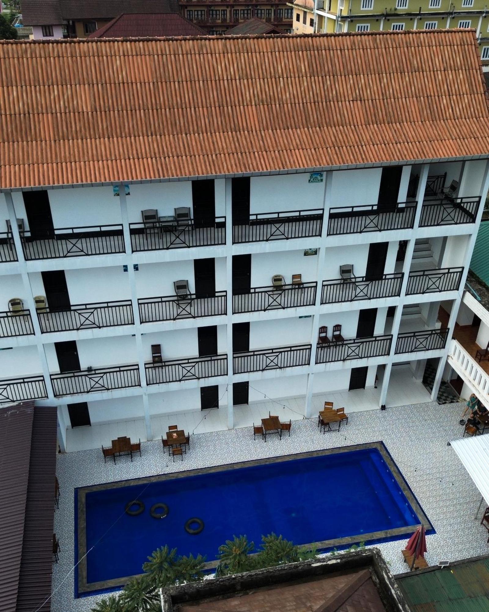 Vang Vieng Backpackers Hostel Dış mekan fotoğraf
