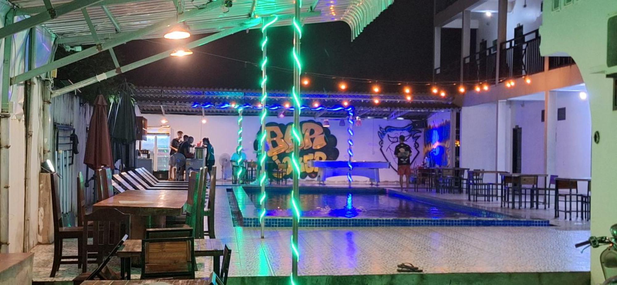 Vang Vieng Backpackers Hostel Dış mekan fotoğraf