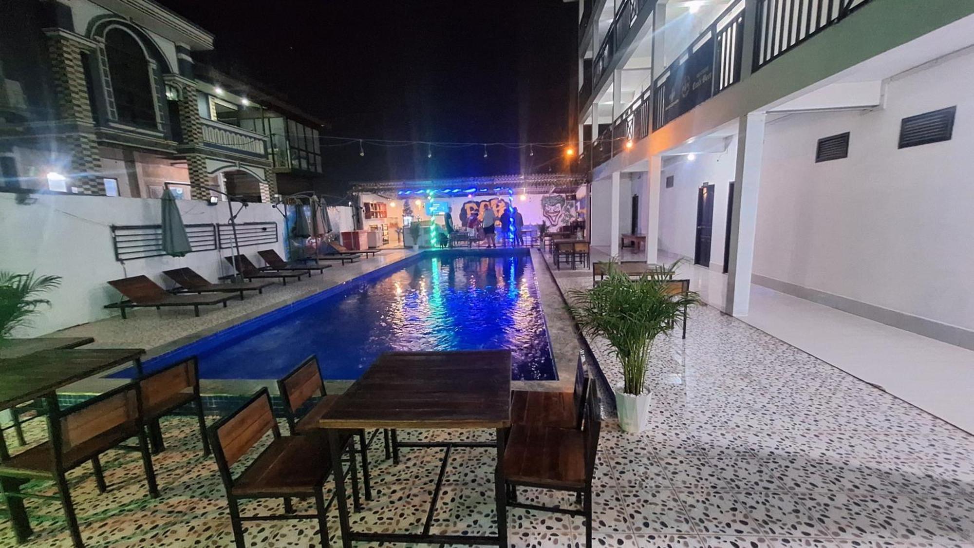 Vang Vieng Backpackers Hostel Dış mekan fotoğraf