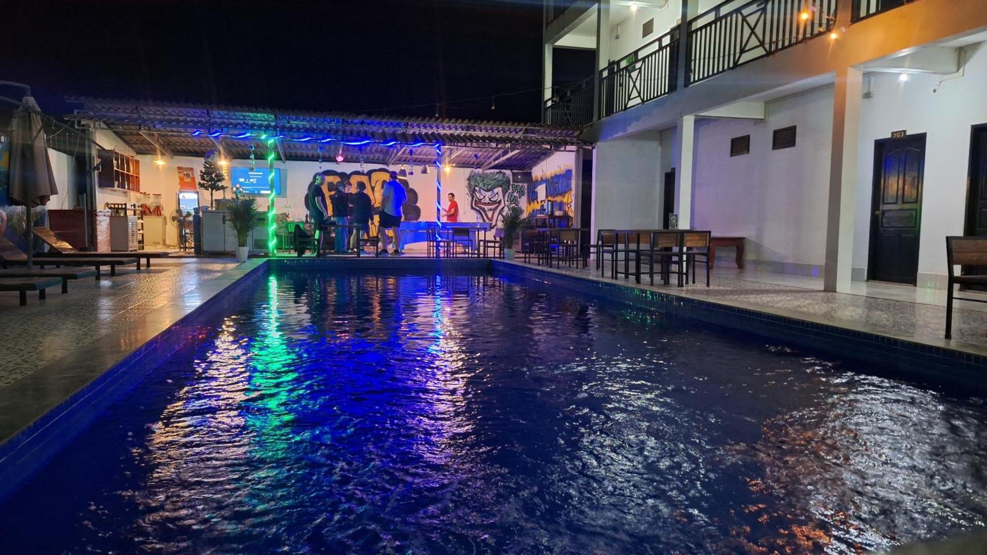 Vang Vieng Backpackers Hostel Dış mekan fotoğraf