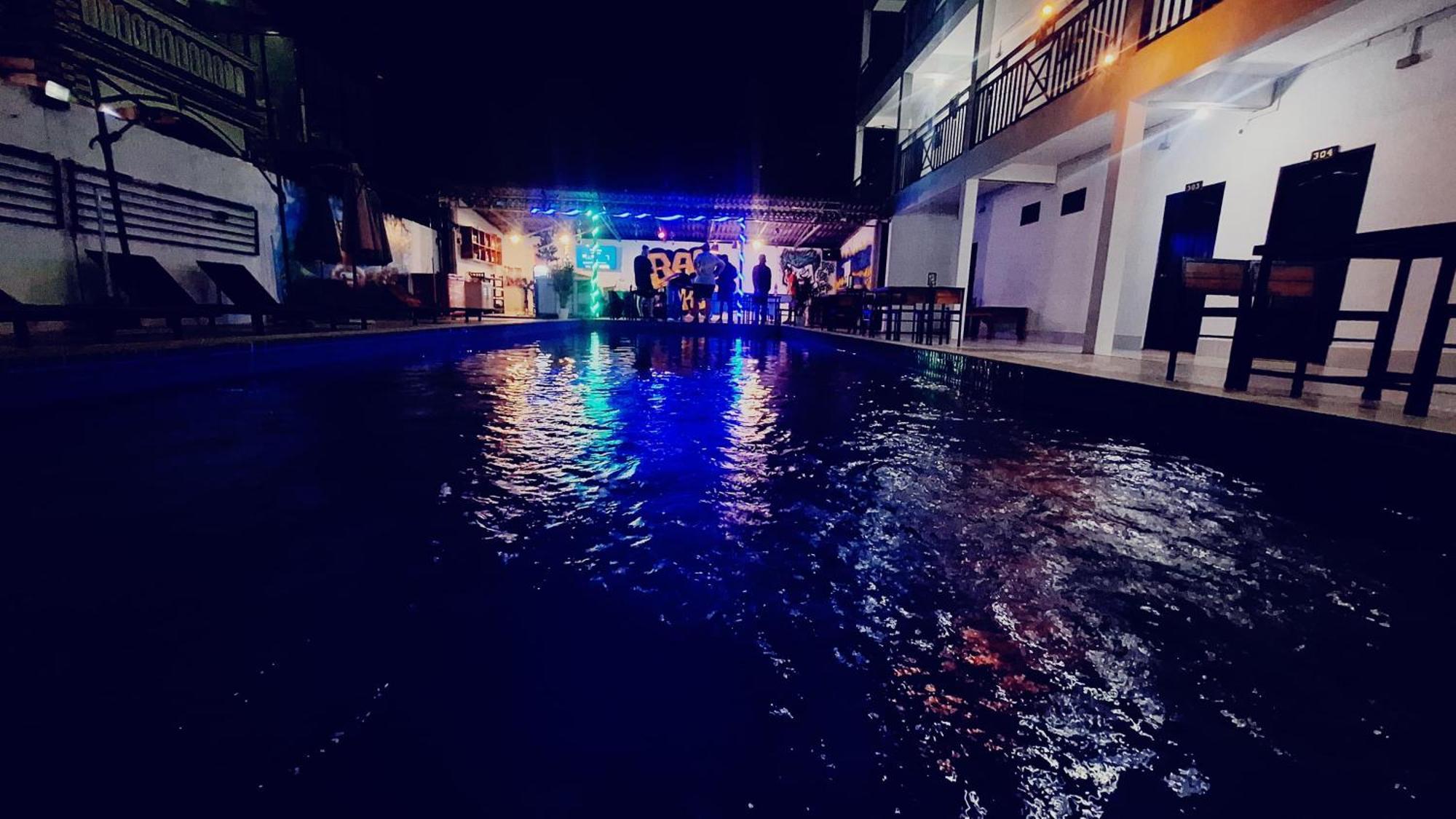 Vang Vieng Backpackers Hostel Dış mekan fotoğraf