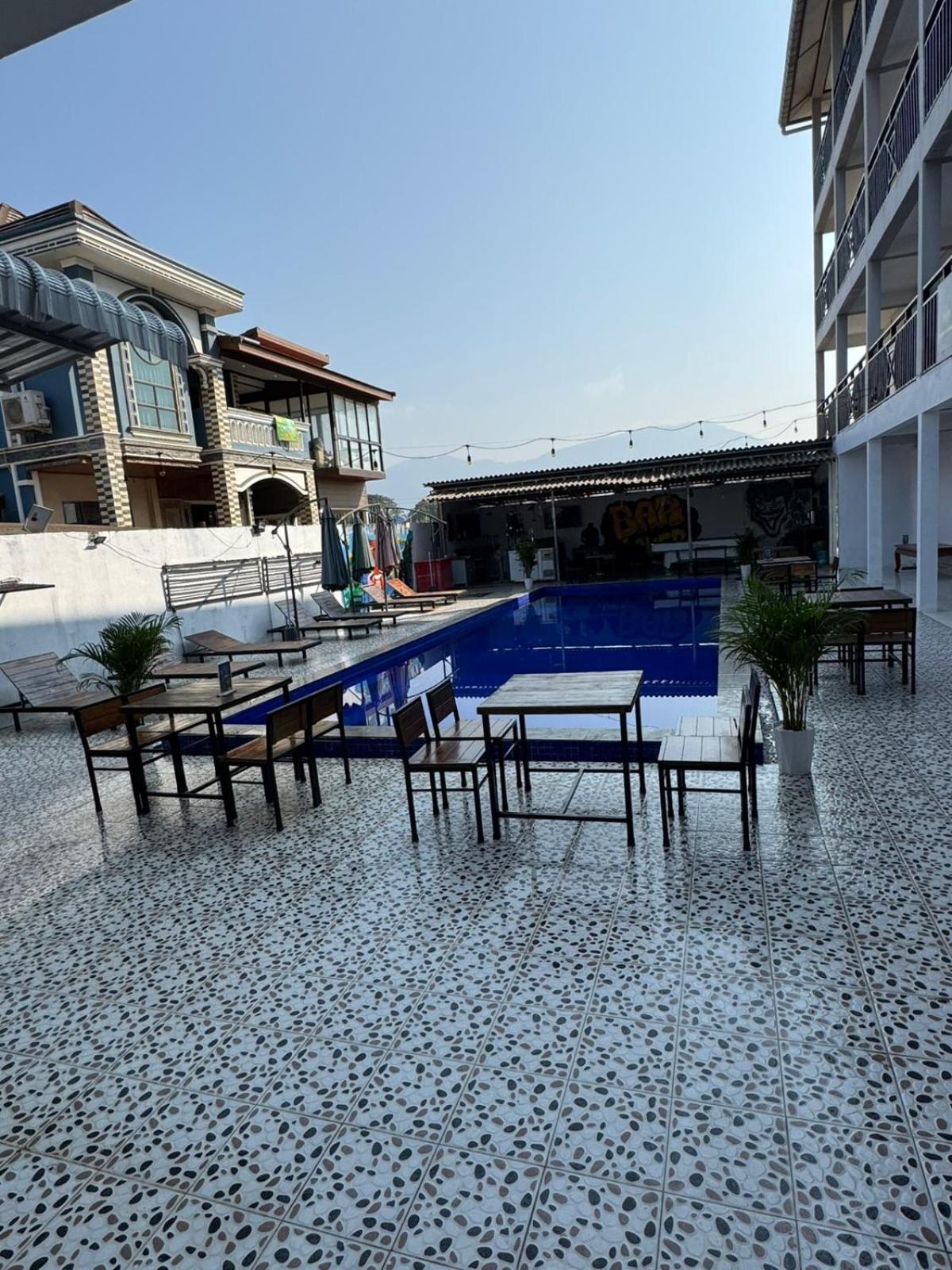 Vang Vieng Backpackers Hostel Dış mekan fotoğraf