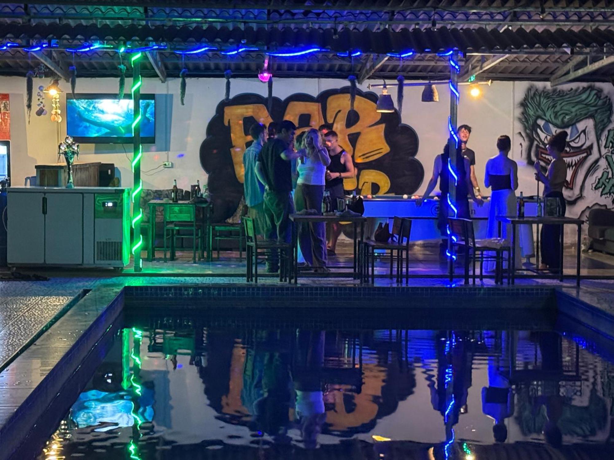 Vang Vieng Backpackers Hostel Dış mekan fotoğraf