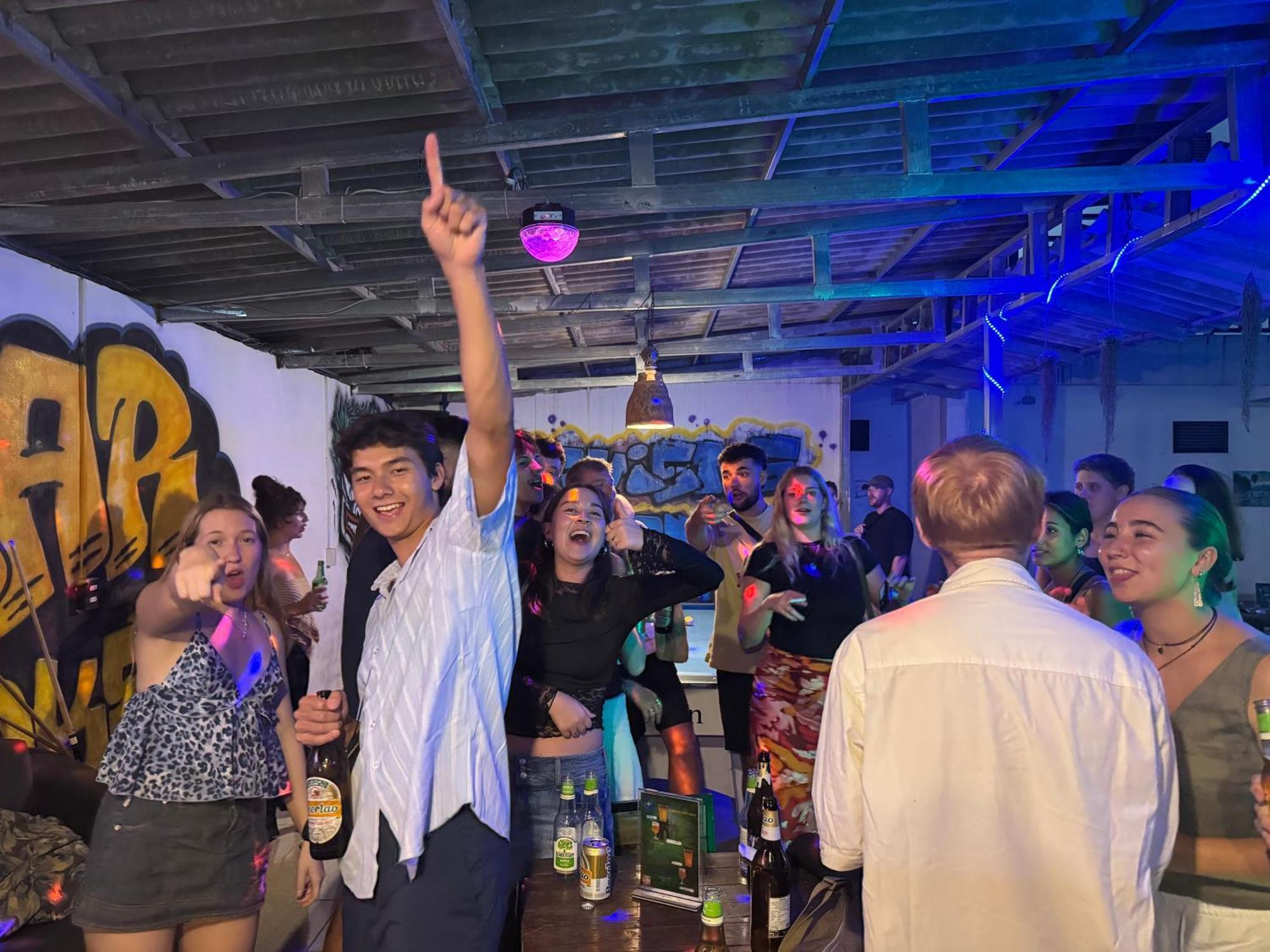 Vang Vieng Backpackers Hostel Dış mekan fotoğraf