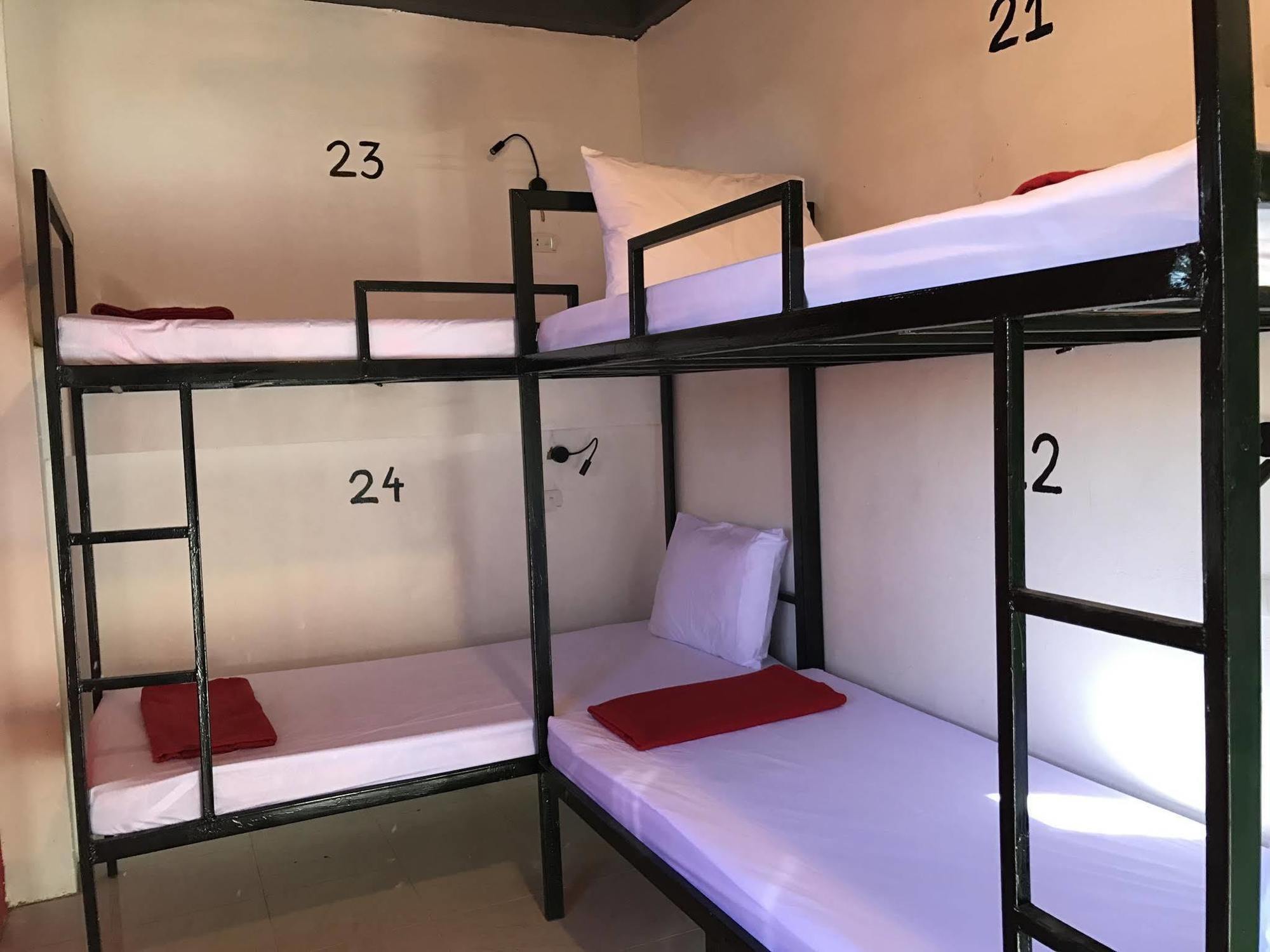 Vang Vieng Backpackers Hostel Dış mekan fotoğraf