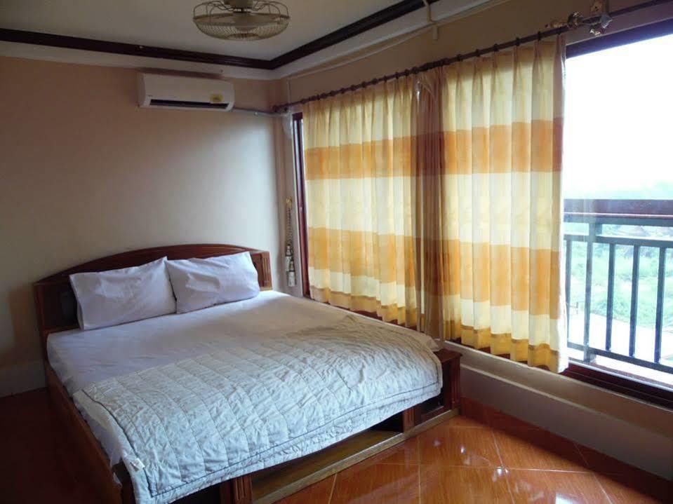 Vang Vieng Backpackers Hostel Dış mekan fotoğraf