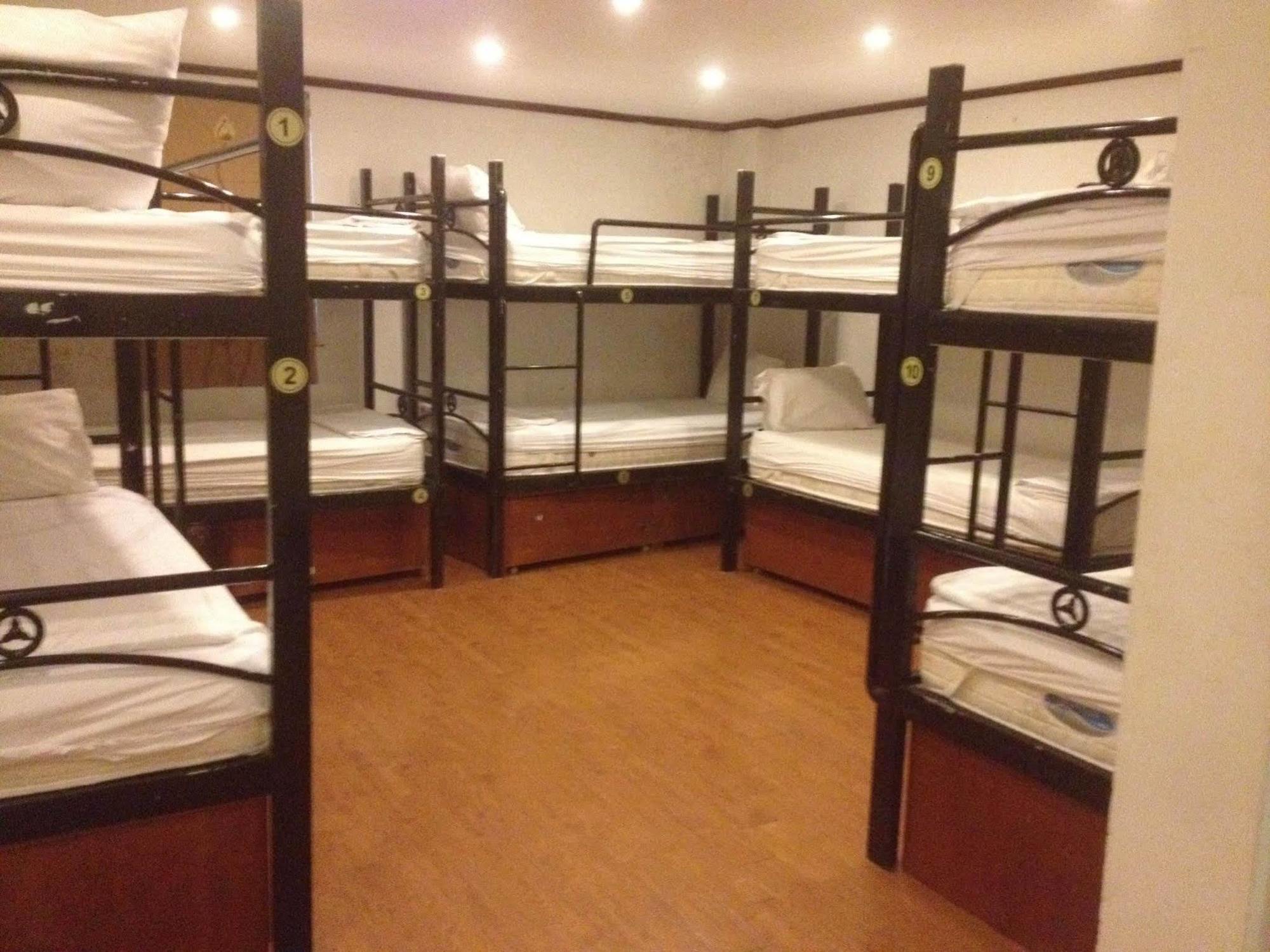 Vang Vieng Backpackers Hostel Dış mekan fotoğraf